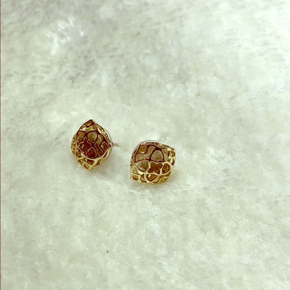 Gold Kendra scott stud